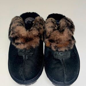 Ugg black leather / suede slippers , mules , slides size 6